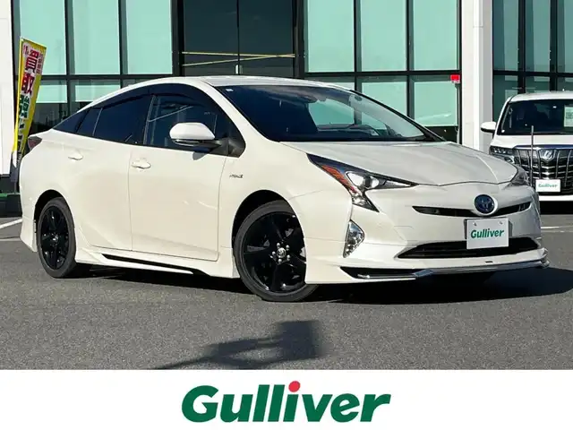 トヨタ プリウス A ツーリングセレクション 奈良県 2017(平29)年 3.2万km ホワイトパールクリスタルシャイン ワンオーナー/モデリスタフルエアロ/純正９インチナビ（DSZT-YC4T）/（フルセグ／ＢＴ／ＣＤ／ＤＶＤ）/レーダークルーズコントロール/ブラインドスポットモニター/パーキングアシスト/バックカメラ/前後コーナーセンサー/プリクラッシュセーフティ/レーンキープアシスト/レザーシート/前席シートヒーター/LEDヘッドライト/前方ドライブレコーダー（DRT-H66A）/ＥＴＣ2.0/純正17インチＡＷ/保証書/取り扱い説明書/スペアキーX1