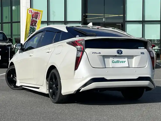 トヨタ プリウス A ツーリングセレクション 奈良県 2017(平29)年 3.2万km ホワイトパールクリスタルシャイン ワンオーナー/モデリスタフルエアロ/純正９インチナビ（DSZT-YC4T）/（フルセグ／ＢＴ／ＣＤ／ＤＶＤ）/レーダークルーズコントロール/ブラインドスポットモニター/パーキングアシスト/バックカメラ/前後コーナーセンサー/プリクラッシュセーフティ/レーンキープアシスト/レザーシート/前席シートヒーター/LEDヘッドライト/前方ドライブレコーダー（DRT-H66A）/ＥＴＣ2.0/純正17インチＡＷ/保証書/取り扱い説明書/スペアキーX1