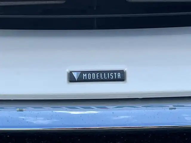 トヨタ プリウス A ツーリングセレクション 奈良県 2017(平29)年 3.2万km ホワイトパールクリスタルシャイン ワンオーナー/モデリスタフルエアロ/純正９インチナビ（DSZT-YC4T）/（フルセグ／ＢＴ／ＣＤ／ＤＶＤ）/レーダークルーズコントロール/ブラインドスポットモニター/パーキングアシスト/バックカメラ/前後コーナーセンサー/プリクラッシュセーフティ/レーンキープアシスト/レザーシート/前席シートヒーター/LEDヘッドライト/前方ドライブレコーダー（DRT-H66A）/ＥＴＣ2.0/純正17インチＡＷ/保証書/取り扱い説明書/スペアキーX1