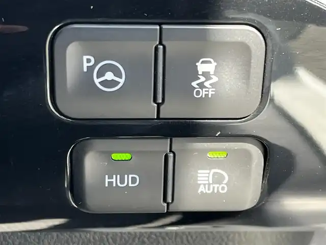 トヨタ プリウス A ツーリングセレクション 奈良県 2017(平29)年 3.2万km ホワイトパールクリスタルシャイン ワンオーナー/モデリスタフルエアロ/純正９インチナビ（DSZT-YC4T）/（フルセグ／ＢＴ／ＣＤ／ＤＶＤ）/レーダークルーズコントロール/ブラインドスポットモニター/パーキングアシスト/バックカメラ/前後コーナーセンサー/プリクラッシュセーフティ/レーンキープアシスト/レザーシート/前席シートヒーター/LEDヘッドライト/前方ドライブレコーダー（DRT-H66A）/ＥＴＣ2.0/純正17インチＡＷ/保証書/取り扱い説明書/スペアキーX1