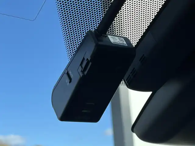 トヨタ プリウス A ツーリングセレクション 奈良県 2017(平29)年 3.2万km ホワイトパールクリスタルシャイン ワンオーナー/モデリスタフルエアロ/純正９インチナビ（DSZT-YC4T）/（フルセグ／ＢＴ／ＣＤ／ＤＶＤ）/レーダークルーズコントロール/ブラインドスポットモニター/パーキングアシスト/バックカメラ/前後コーナーセンサー/プリクラッシュセーフティ/レーンキープアシスト/レザーシート/前席シートヒーター/LEDヘッドライト/前方ドライブレコーダー（DRT-H66A）/ＥＴＣ2.0/純正17インチＡＷ/保証書/取り扱い説明書/スペアキーX1