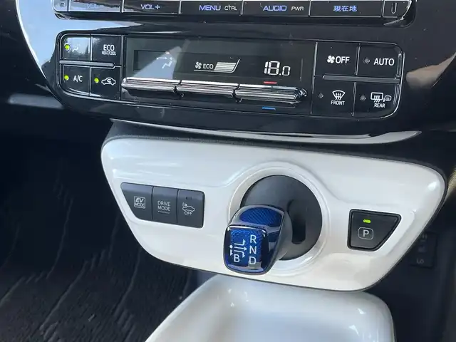 トヨタ プリウス A ツーリングセレクション 奈良県 2017(平29)年 3.2万km ホワイトパールクリスタルシャイン ワンオーナー/モデリスタフルエアロ/純正９インチナビ（DSZT-YC4T）/（フルセグ／ＢＴ／ＣＤ／ＤＶＤ）/レーダークルーズコントロール/ブラインドスポットモニター/パーキングアシスト/バックカメラ/前後コーナーセンサー/プリクラッシュセーフティ/レーンキープアシスト/レザーシート/前席シートヒーター/LEDヘッドライト/前方ドライブレコーダー（DRT-H66A）/ＥＴＣ2.0/純正17インチＡＷ/保証書/取り扱い説明書/スペアキーX1