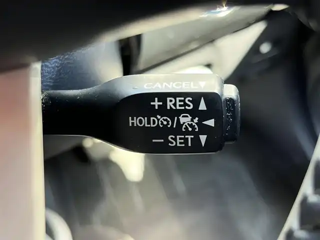 トヨタ プリウス A ツーリングセレクション 奈良県 2017(平29)年 3.2万km ホワイトパールクリスタルシャイン ワンオーナー/モデリスタフルエアロ/純正９インチナビ（DSZT-YC4T）/（フルセグ／ＢＴ／ＣＤ／ＤＶＤ）/レーダークルーズコントロール/ブラインドスポットモニター/パーキングアシスト/バックカメラ/前後コーナーセンサー/プリクラッシュセーフティ/レーンキープアシスト/レザーシート/前席シートヒーター/LEDヘッドライト/前方ドライブレコーダー（DRT-H66A）/ＥＴＣ2.0/純正17インチＡＷ/保証書/取り扱い説明書/スペアキーX1