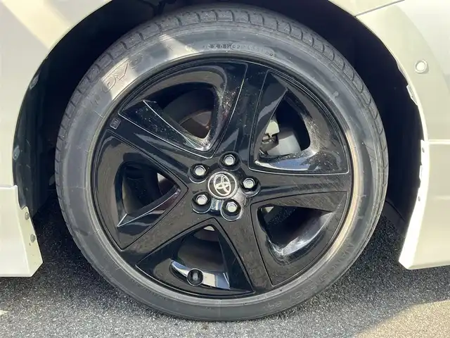 トヨタ プリウス A ツーリングセレクション 奈良県 2017(平29)年 3.2万km ホワイトパールクリスタルシャイン ワンオーナー/モデリスタフルエアロ/純正９インチナビ（DSZT-YC4T）/（フルセグ／ＢＴ／ＣＤ／ＤＶＤ）/レーダークルーズコントロール/ブラインドスポットモニター/パーキングアシスト/バックカメラ/前後コーナーセンサー/プリクラッシュセーフティ/レーンキープアシスト/レザーシート/前席シートヒーター/LEDヘッドライト/前方ドライブレコーダー（DRT-H66A）/ＥＴＣ2.0/純正17インチＡＷ/保証書/取り扱い説明書/スペアキーX1