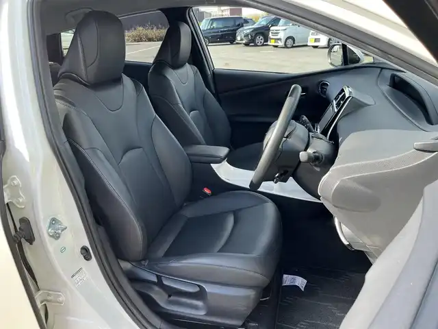 トヨタ プリウス A ツーリングセレクション 奈良県 2017(平29)年 3.2万km ホワイトパールクリスタルシャイン ワンオーナー/モデリスタフルエアロ/純正９インチナビ（DSZT-YC4T）/（フルセグ／ＢＴ／ＣＤ／ＤＶＤ）/レーダークルーズコントロール/ブラインドスポットモニター/パーキングアシスト/バックカメラ/前後コーナーセンサー/プリクラッシュセーフティ/レーンキープアシスト/レザーシート/前席シートヒーター/LEDヘッドライト/前方ドライブレコーダー（DRT-H66A）/ＥＴＣ2.0/純正17インチＡＷ/保証書/取り扱い説明書/スペアキーX1