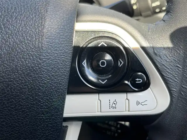 トヨタ プリウス A ツーリングセレクション 奈良県 2017(平29)年 3.2万km ホワイトパールクリスタルシャイン ワンオーナー/モデリスタフルエアロ/純正９インチナビ（DSZT-YC4T）/（フルセグ／ＢＴ／ＣＤ／ＤＶＤ）/レーダークルーズコントロール/ブラインドスポットモニター/パーキングアシスト/バックカメラ/前後コーナーセンサー/プリクラッシュセーフティ/レーンキープアシスト/レザーシート/前席シートヒーター/LEDヘッドライト/前方ドライブレコーダー（DRT-H66A）/ＥＴＣ2.0/純正17インチＡＷ/保証書/取り扱い説明書/スペアキーX1