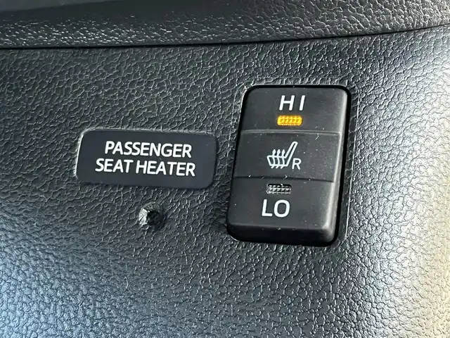 トヨタ プリウス A ツーリングセレクション 奈良県 2017(平29)年 3.2万km ホワイトパールクリスタルシャイン ワンオーナー/モデリスタフルエアロ/純正９インチナビ（DSZT-YC4T）/（フルセグ／ＢＴ／ＣＤ／ＤＶＤ）/レーダークルーズコントロール/ブラインドスポットモニター/パーキングアシスト/バックカメラ/前後コーナーセンサー/プリクラッシュセーフティ/レーンキープアシスト/レザーシート/前席シートヒーター/LEDヘッドライト/前方ドライブレコーダー（DRT-H66A）/ＥＴＣ2.0/純正17インチＡＷ/保証書/取り扱い説明書/スペアキーX1