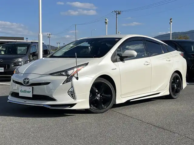 トヨタ プリウス A ツーリングセレクション 奈良県 2017(平29)年 3.2万km ホワイトパールクリスタルシャイン ワンオーナー/モデリスタフルエアロ/純正９インチナビ（DSZT-YC4T）/（フルセグ／ＢＴ／ＣＤ／ＤＶＤ）/レーダークルーズコントロール/ブラインドスポットモニター/パーキングアシスト/バックカメラ/前後コーナーセンサー/プリクラッシュセーフティ/レーンキープアシスト/レザーシート/前席シートヒーター/LEDヘッドライト/前方ドライブレコーダー（DRT-H66A）/ＥＴＣ2.0/純正17インチＡＷ/保証書/取り扱い説明書/スペアキーX1