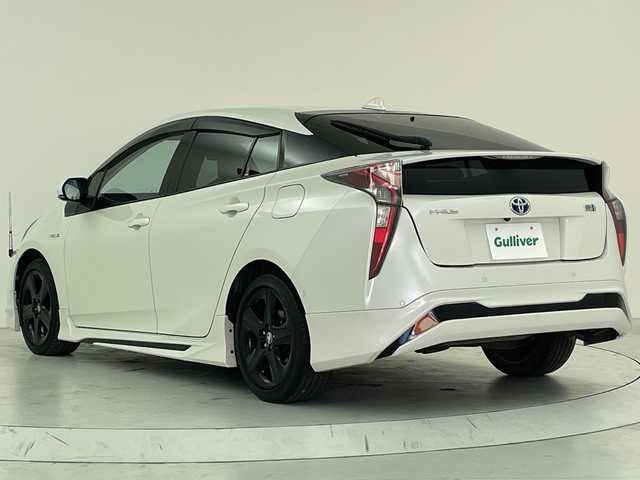 トヨタ プリウス A ツーリングセレクション 大阪府 2017(平29)年 3.2万km ホワイトパールクリスタルシャイン トヨタセーフティセンス/　・プリクラッシュセーフティ/　・レーンディパーチャーアラート/　・オートマチックハイビーム/　・レーダークルーズコントロール/モデリスタエアロ/純正メモリナビ/　　CD/DVD/BT/フルセグTV/バックカメラ/LEDオートライト/フォグランプ/合皮レザーシート/前席シートヒーター/純正17インチアルミホイール/ブラインドスポットモニター/ヘッドアップディスプレイ/パーキングサポート/クリアランスソナー/スマートキー/ビルトインETC