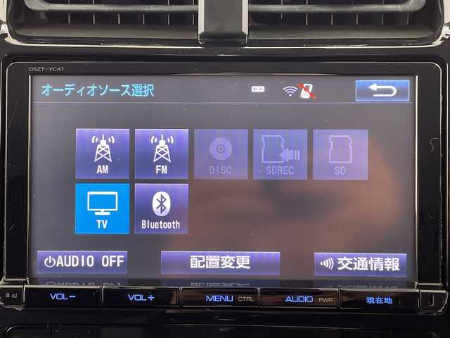 トヨタ プリウス A ツーリングセレクション 大阪府 2017(平29)年 3.2万km ホワイトパールクリスタルシャイン トヨタセーフティセンス/　・プリクラッシュセーフティ/　・レーンディパーチャーアラート/　・オートマチックハイビーム/　・レーダークルーズコントロール/モデリスタエアロ/純正メモリナビ/　　CD/DVD/BT/フルセグTV/バックカメラ/LEDオートライト/フォグランプ/合皮レザーシート/前席シートヒーター/純正17インチアルミホイール/ブラインドスポットモニター/ヘッドアップディスプレイ/パーキングサポート/クリアランスソナー/スマートキー/ビルトインETC