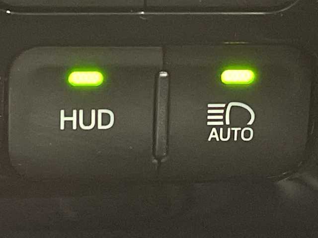 トヨタ プリウス A ツーリングセレクション 大阪府 2017(平29)年 3.2万km ホワイトパールクリスタルシャイン トヨタセーフティセンス/　・プリクラッシュセーフティ/　・レーンディパーチャーアラート/　・オートマチックハイビーム/　・レーダークルーズコントロール/モデリスタエアロ/純正メモリナビ/　　CD/DVD/BT/フルセグTV/バックカメラ/LEDオートライト/フォグランプ/合皮レザーシート/前席シートヒーター/純正17インチアルミホイール/ブラインドスポットモニター/ヘッドアップディスプレイ/パーキングサポート/クリアランスソナー/スマートキー/ビルトインETC