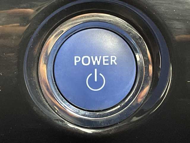 トヨタ プリウス A ツーリングセレクション 大阪府 2017(平29)年 3.2万km ホワイトパールクリスタルシャイン トヨタセーフティセンス/　・プリクラッシュセーフティ/　・レーンディパーチャーアラート/　・オートマチックハイビーム/　・レーダークルーズコントロール/モデリスタエアロ/純正メモリナビ/　　CD/DVD/BT/フルセグTV/バックカメラ/LEDオートライト/フォグランプ/合皮レザーシート/前席シートヒーター/純正17インチアルミホイール/ブラインドスポットモニター/ヘッドアップディスプレイ/パーキングサポート/クリアランスソナー/スマートキー/ビルトインETC