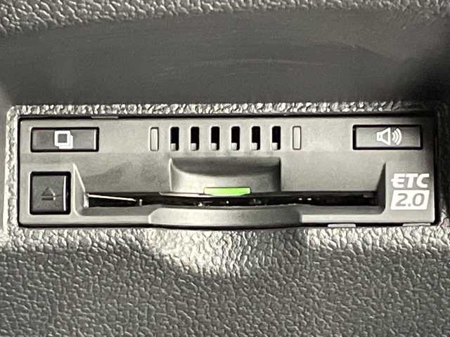 トヨタ プリウス A ツーリングセレクション 大阪府 2017(平29)年 3.2万km ホワイトパールクリスタルシャイン トヨタセーフティセンス/　・プリクラッシュセーフティ/　・レーンディパーチャーアラート/　・オートマチックハイビーム/　・レーダークルーズコントロール/モデリスタエアロ/純正メモリナビ/　　CD/DVD/BT/フルセグTV/バックカメラ/LEDオートライト/フォグランプ/合皮レザーシート/前席シートヒーター/純正17インチアルミホイール/ブラインドスポットモニター/ヘッドアップディスプレイ/パーキングサポート/クリアランスソナー/スマートキー/ビルトインETC