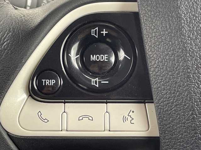 トヨタ プリウス A ツーリングセレクション 大阪府 2017(平29)年 3.2万km ホワイトパールクリスタルシャイン トヨタセーフティセンス/　・プリクラッシュセーフティ/　・レーンディパーチャーアラート/　・オートマチックハイビーム/　・レーダークルーズコントロール/モデリスタエアロ/純正メモリナビ/　　CD/DVD/BT/フルセグTV/バックカメラ/LEDオートライト/フォグランプ/合皮レザーシート/前席シートヒーター/純正17インチアルミホイール/ブラインドスポットモニター/ヘッドアップディスプレイ/パーキングサポート/クリアランスソナー/スマートキー/ビルトインETC