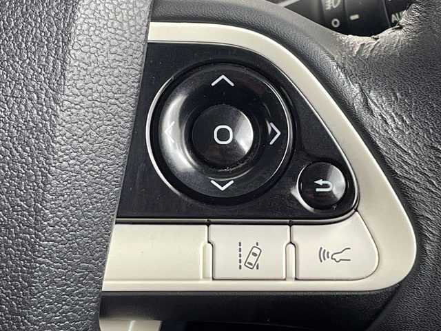 トヨタ プリウス A ツーリングセレクション 大阪府 2017(平29)年 3.2万km ホワイトパールクリスタルシャイン トヨタセーフティセンス/　・プリクラッシュセーフティ/　・レーンディパーチャーアラート/　・オートマチックハイビーム/　・レーダークルーズコントロール/モデリスタエアロ/純正メモリナビ/　　CD/DVD/BT/フルセグTV/バックカメラ/LEDオートライト/フォグランプ/合皮レザーシート/前席シートヒーター/純正17インチアルミホイール/ブラインドスポットモニター/ヘッドアップディスプレイ/パーキングサポート/クリアランスソナー/スマートキー/ビルトインETC