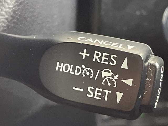 トヨタ プリウス A ツーリングセレクション 大阪府 2017(平29)年 3.2万km ホワイトパールクリスタルシャイン トヨタセーフティセンス/　・プリクラッシュセーフティ/　・レーンディパーチャーアラート/　・オートマチックハイビーム/　・レーダークルーズコントロール/モデリスタエアロ/純正メモリナビ/　　CD/DVD/BT/フルセグTV/バックカメラ/LEDオートライト/フォグランプ/合皮レザーシート/前席シートヒーター/純正17インチアルミホイール/ブラインドスポットモニター/ヘッドアップディスプレイ/パーキングサポート/クリアランスソナー/スマートキー/ビルトインETC