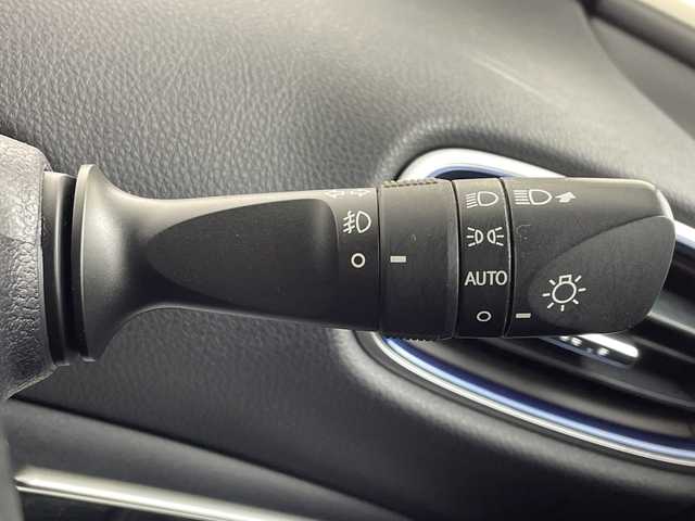 トヨタ プリウス A ツーリングセレクション 大阪府 2017(平29)年 3.2万km ホワイトパールクリスタルシャイン トヨタセーフティセンス/　・プリクラッシュセーフティ/　・レーンディパーチャーアラート/　・オートマチックハイビーム/　・レーダークルーズコントロール/モデリスタエアロ/純正メモリナビ/　　CD/DVD/BT/フルセグTV/バックカメラ/LEDオートライト/フォグランプ/合皮レザーシート/前席シートヒーター/純正17インチアルミホイール/ブラインドスポットモニター/ヘッドアップディスプレイ/パーキングサポート/クリアランスソナー/スマートキー/ビルトインETC