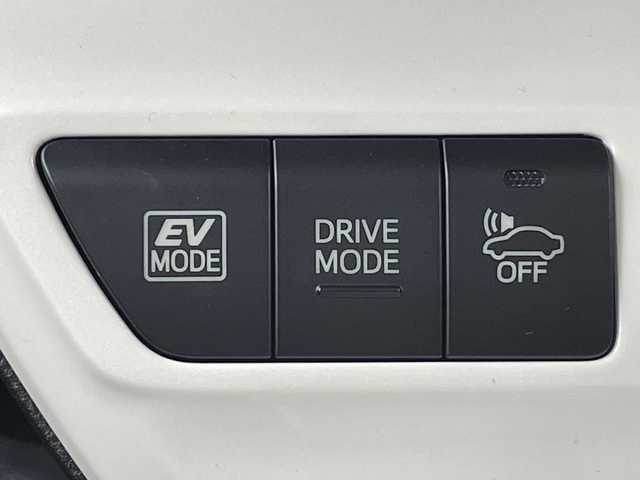 トヨタ プリウス A ツーリングセレクション 大阪府 2017(平29)年 3.2万km ホワイトパールクリスタルシャイン トヨタセーフティセンス/　・プリクラッシュセーフティ/　・レーンディパーチャーアラート/　・オートマチックハイビーム/　・レーダークルーズコントロール/モデリスタエアロ/純正メモリナビ/　　CD/DVD/BT/フルセグTV/バックカメラ/LEDオートライト/フォグランプ/合皮レザーシート/前席シートヒーター/純正17インチアルミホイール/ブラインドスポットモニター/ヘッドアップディスプレイ/パーキングサポート/クリアランスソナー/スマートキー/ビルトインETC