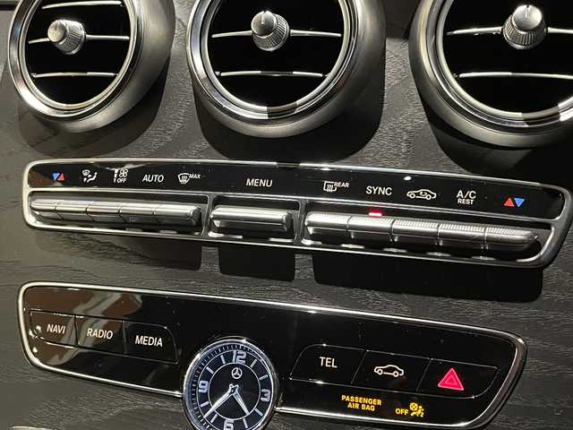 メルセデス・ベンツ Ｃ２００ ワゴンローレウスEDスポーツプラスP 宮城県 2021(令3)年 5.1万km モハーベシルバー レザーエクスクルーシブパッケージ/レーダーセーフティパッケージ/ヘッドアップディスプレイ/Burmesterサウンドシステム/パノラミックスライディングルーフ/純正ナビゲーションシステム/フルセグTV/360°カメラシステム/ブラックレザーシート/シートベンチレーション/シートヒーター/メモリ機能付きパワーシート/マルチビームLEDヘッドライト/オートマチックハイビーム/キーレスゴー/パワーバックドア/純正18インチAW/置くだけ充電器