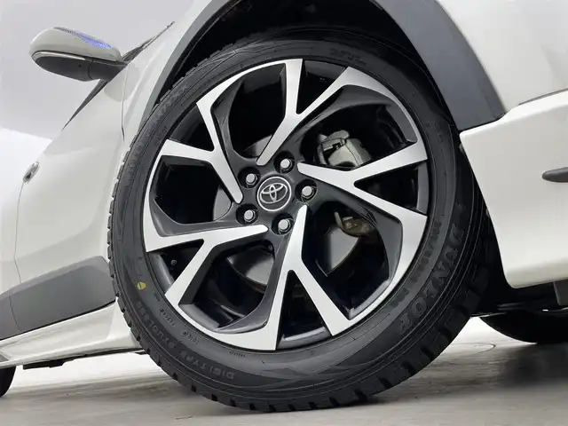 トヨタ Ｃ－ＨＲ G LEDエディション 群馬県 2018(平30)年 6.6万km ホワイトパールクリスタルシャイン TRDエアロパーツ/ ・フロントスポイラー/サイドスカート/リヤバンパースポイラー/モデリスタセレクションエクステリアパーツ/ ・LEDミラーカバー/ ・LEDトップノットアンテナ/ ・LEDライセンスランプ/純正リアスポイラー/バックカメラ/＝＝＝＝＝/純正7インチナビ/(AM/FM/Bluetooth/フルセグTV/CD/DVD/SD)/ブラインドスポットモニター/クリアランス/バックソナー/Toyota Safety Sense/ ・プリクラッシュセーフティシステム/ ・レーンディパーチャーアラート/ ・オートマチックハイビーム/ ・レーダークルーズコントロール/前席シートヒーター/ビルトインETC/電動パーキングブレーキ/オートブレーキホールド/プッシュスタート/スマートキー