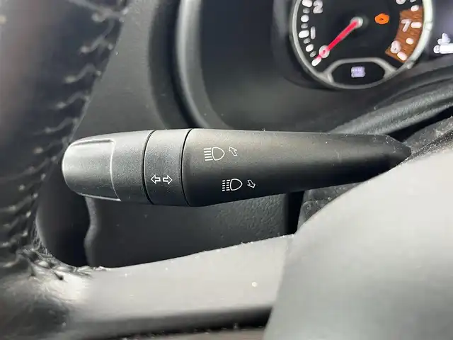 クライスラー・ジープ ジープ レネゲード リミテッド 高知県 2019(平31)年 7万km 黒 純正ナビ/　Bluetooth/フルセグ/　CD/DVD/AM/FM/ワンオーナー/バックカメラ/ビルトインETC/クルーズコントロール/ドライブレコーダー/プッシュスタート/スマートキー/パワーシート/シートヒーター/レザーシート/純正フロアマット/純正17インチアルミホイール/LEDヘッドライト/アイドリングストップ/MTモード付AT/ルーフレール/オートライト/盗難防止装置