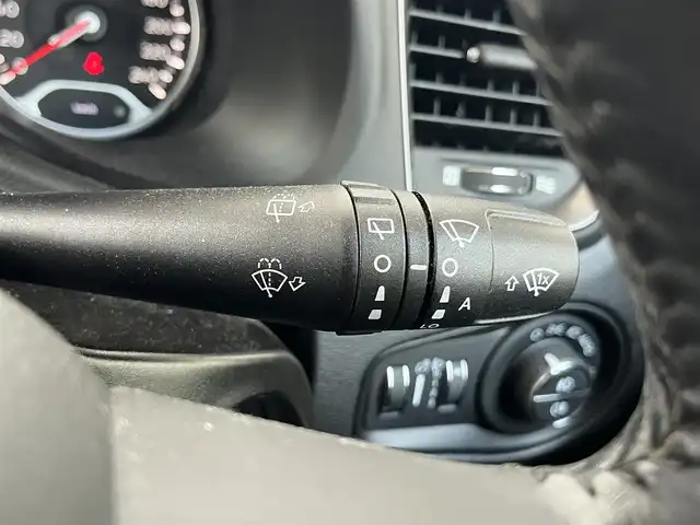 クライスラー・ジープ ジープ レネゲード リミテッド 高知県 2019(平31)年 7万km 黒 純正ナビ/　Bluetooth/フルセグ/　CD/DVD/AM/FM/ワンオーナー/バックカメラ/ビルトインETC/クルーズコントロール/ドライブレコーダー/プッシュスタート/スマートキー/パワーシート/シートヒーター/レザーシート/純正フロアマット/純正17インチアルミホイール/LEDヘッドライト/アイドリングストップ/MTモード付AT/ルーフレール/オートライト/盗難防止装置