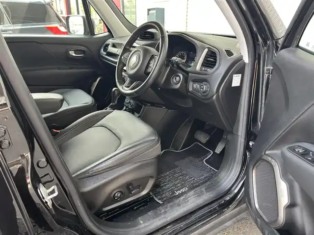 クライスラー・ジープ ジープ レネゲード リミテッド 高知県 2019(平31)年 7万km 黒 純正ナビ/　Bluetooth/フルセグ/　CD/DVD/AM/FM/ワンオーナー/バックカメラ/ビルトインETC/クルーズコントロール/ドライブレコーダー/プッシュスタート/スマートキー/パワーシート/シートヒーター/レザーシート/純正フロアマット/純正17インチアルミホイール/LEDヘッドライト/アイドリングストップ/MTモード付AT/ルーフレール/オートライト/盗難防止装置