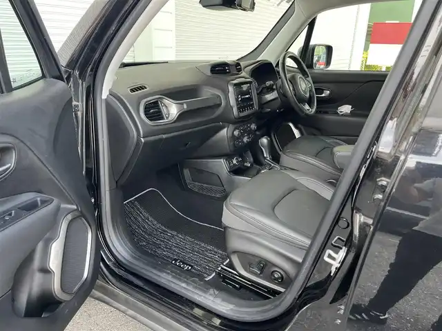 クライスラー・ジープ ジープ レネゲード リミテッド 高知県 2019(平31)年 7万km 黒 純正ナビ/　Bluetooth/フルセグ/　CD/DVD/AM/FM/ワンオーナー/バックカメラ/ビルトインETC/クルーズコントロール/ドライブレコーダー/プッシュスタート/スマートキー/パワーシート/シートヒーター/レザーシート/純正フロアマット/純正17インチアルミホイール/LEDヘッドライト/アイドリングストップ/MTモード付AT/ルーフレール/オートライト/盗難防止装置