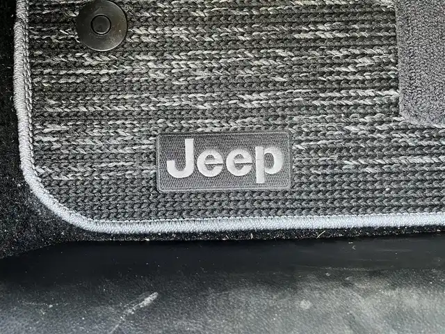 クライスラー・ジープ ジープ レネゲード リミテッド 高知県 2019(平31)年 7万km 黒 純正ナビ/　Bluetooth/フルセグ/　CD/DVD/AM/FM/ワンオーナー/バックカメラ/ビルトインETC/クルーズコントロール/ドライブレコーダー/プッシュスタート/スマートキー/パワーシート/シートヒーター/レザーシート/純正フロアマット/純正17インチアルミホイール/LEDヘッドライト/アイドリングストップ/MTモード付AT/ルーフレール/オートライト/盗難防止装置