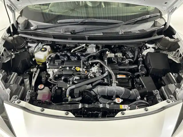 トヨタ ヤリスクロス ハイブリッド Z 佐賀県 2021(令3)年 6.5万km ブラックマイカ/ホワイトパールクリスタルシャイン 2トーン 純正8型ナビ/（ＡＭ/ＦＭ/Bluetooth/フルセグTV）/全周囲カメラ/ビルトインETC/オートエアコン/クルーズコントロール(追従あり)/衝突被害軽減システム/パワーシート/電動リアゲート/電子パーキング/ドライブレコーダー/オートブレーキホールド/ブラインドスポットモニター/ステリングスイッチ/ステアリングヒーター/LEDヘッドライト/盗難防止装置/横滑り防止装置/オートライト/オートマチックハイビーム/スマートキー/プッシュスタート/USB入力端子/純正フロアマット/純正18インチアルミホイール