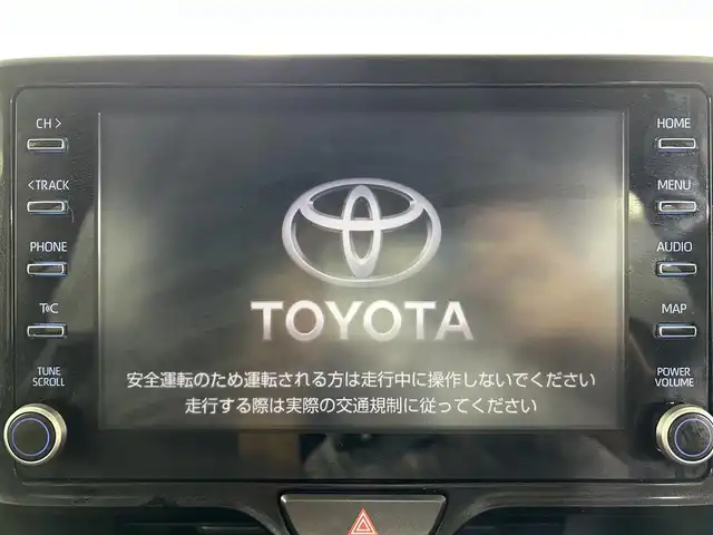 トヨタ ヤリスクロス ハイブリッド Z 佐賀県 2021(令3)年 6.5万km ブラックマイカ/ホワイトパールクリスタルシャイン 2トーン 純正8型ナビ/（ＡＭ/ＦＭ/Bluetooth/フルセグTV）/全周囲カメラ/ビルトインETC/オートエアコン/クルーズコントロール(追従あり)/衝突被害軽減システム/パワーシート/電動リアゲート/電子パーキング/ドライブレコーダー/オートブレーキホールド/ブラインドスポットモニター/ステリングスイッチ/ステアリングヒーター/LEDヘッドライト/盗難防止装置/横滑り防止装置/オートライト/オートマチックハイビーム/スマートキー/プッシュスタート/USB入力端子/純正フロアマット/純正18インチアルミホイール