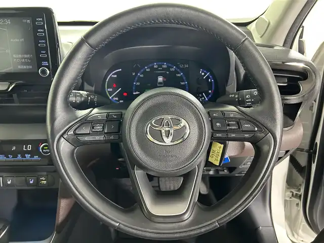 トヨタ ヤリスクロス ハイブリッド Z 佐賀県 2021(令3)年 6.5万km ブラックマイカ/ホワイトパールクリスタルシャイン 2トーン 純正8型ナビ/（ＡＭ/ＦＭ/Bluetooth/フルセグTV）/全周囲カメラ/ビルトインETC/オートエアコン/クルーズコントロール(追従あり)/衝突被害軽減システム/パワーシート/電動リアゲート/電子パーキング/ドライブレコーダー/オートブレーキホールド/ブラインドスポットモニター/ステリングスイッチ/ステアリングヒーター/LEDヘッドライト/盗難防止装置/横滑り防止装置/オートライト/オートマチックハイビーム/スマートキー/プッシュスタート/USB入力端子/純正フロアマット/純正18インチアルミホイール