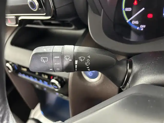 トヨタ ヤリスクロス ハイブリッド Z 佐賀県 2021(令3)年 6.5万km ブラックマイカ/ホワイトパールクリスタルシャイン 2トーン 純正8型ナビ/（ＡＭ/ＦＭ/Bluetooth/フルセグTV）/全周囲カメラ/ビルトインETC/オートエアコン/クルーズコントロール(追従あり)/衝突被害軽減システム/パワーシート/電動リアゲート/電子パーキング/ドライブレコーダー/オートブレーキホールド/ブラインドスポットモニター/ステリングスイッチ/ステアリングヒーター/LEDヘッドライト/盗難防止装置/横滑り防止装置/オートライト/オートマチックハイビーム/スマートキー/プッシュスタート/USB入力端子/純正フロアマット/純正18インチアルミホイール