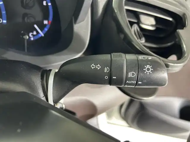 トヨタ ヤリスクロス ハイブリッド Z 佐賀県 2021(令3)年 6.5万km ブラックマイカ/ホワイトパールクリスタルシャイン 2トーン 純正8型ナビ/（ＡＭ/ＦＭ/Bluetooth/フルセグTV）/全周囲カメラ/ビルトインETC/オートエアコン/クルーズコントロール(追従あり)/衝突被害軽減システム/パワーシート/電動リアゲート/電子パーキング/ドライブレコーダー/オートブレーキホールド/ブラインドスポットモニター/ステリングスイッチ/ステアリングヒーター/LEDヘッドライト/盗難防止装置/横滑り防止装置/オートライト/オートマチックハイビーム/スマートキー/プッシュスタート/USB入力端子/純正フロアマット/純正18インチアルミホイール