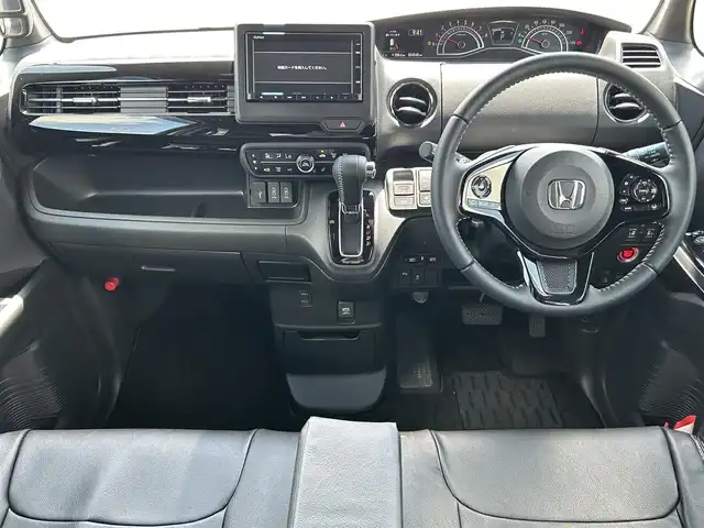 ホンダ Ｎ ＢＯＸ カスタム L ターボ 福島県 2023(令5)年 2.5万km プラチナホワイトパール ターボ/Honda SENSING/・衝突軽減ブレーキ/・オートハイビーム/・誤発進抑制機能/・後方誤発進抑制機能/・路外逸脱警報機能/・車線維持支援システム/・歩行者事故低減ステアリング/・先行車発進お知らせ機能/・標識認識機能/バックカメラ/ビルトインETC/ドライブレコーダー/ステアリングスイッチ/レーダークルーズコントロール/パドルシフト/両側パワースライドドア/横滑り防止機能/レーンキープアシスト/パーキングアシスト/ベンチシート/ハーフレザーシート/前席シートヒーター/LEDヘッドライト（AUTO機能付き）/フォグランプ/ヘッドライトレベライザー/コーナーセンサー/純正フロアマット/ドアバイザー