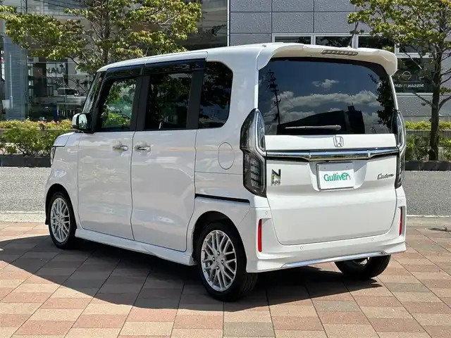 ホンダ Ｎ ＢＯＸ カスタム L ターボ 福島県 2023(令5)年 2.5万km プラチナホワイトパール ターボ/Honda SENSING/・衝突軽減ブレーキ/・オートハイビーム/・誤発進抑制機能/・後方誤発進抑制機能/・路外逸脱警報機能/・車線維持支援システム/・歩行者事故低減ステアリング/・先行車発進お知らせ機能/・標識認識機能/バックカメラ/ビルトインETC/ドライブレコーダー/ステアリングスイッチ/レーダークルーズコントロール/パドルシフト/両側パワースライドドア/横滑り防止機能/レーンキープアシスト/パーキングアシスト/ベンチシート/ハーフレザーシート/前席シートヒーター/LEDヘッドライト（AUTO機能付き）/フォグランプ/ヘッドライトレベライザー/コーナーセンサー/純正フロアマット/ドアバイザー