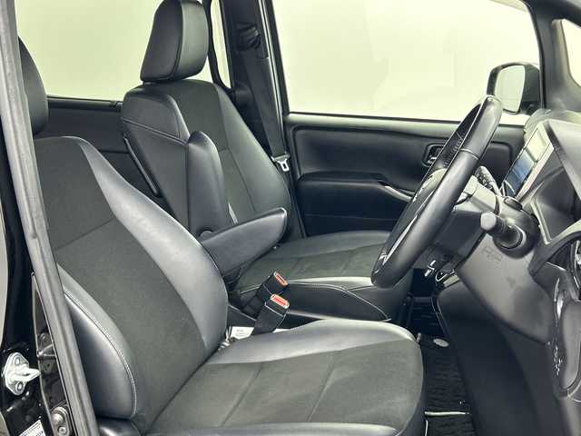トヨタ ノア Si ダブルバイビーⅡ 三重県 2019(令1)年 2.4万km ブラック 禁煙車/純正SDナビ/CD/DVD/SD/BT/フルセグTV/バックカメラ/両側パワースライドドア/Toyota Safety Sense/・プリクラッシュセーフティ/・レーンディパーチャーアラート/・オートハイビーム/純正12.1型フリップダウンモニター/クルーズコントロール/ドライブレコーダー（前後）/コーナーセンサー/ビルトインETC2.0/アイドリングストップ