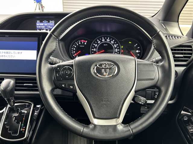 トヨタ ノア Si ダブルバイビーⅡ 三重県 2019(令1)年 2.4万km ブラック 禁煙車/純正SDナビ/CD/DVD/SD/BT/フルセグTV/バックカメラ/両側パワースライドドア/Toyota Safety Sense/・プリクラッシュセーフティ/・レーンディパーチャーアラート/・オートハイビーム/純正12.1型フリップダウンモニター/クルーズコントロール/ドライブレコーダー（前後）/コーナーセンサー/ビルトインETC2.0/アイドリングストップ