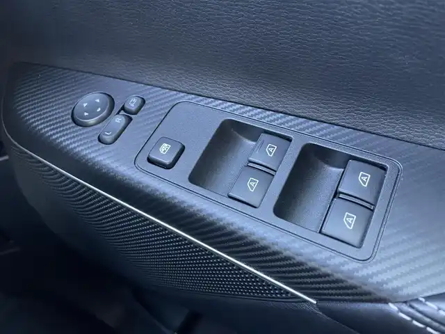 三菱 デリカＤ：５ シャモニー 福島県 2025(令7)年 0.1千km グラファイトグレーメタリック/ブラックマイカ 登録済未使用車/4WD/e-アシスト/・衝突被害軽減ブレーキシステム/・車線逸脱警報システム/・レーダークルーズコントロール/・オートマチックハイビーム/・誤発信抑制機能/純正メモリナビゲーション/【CD/DVD/Bluetooth/HDMI/フルセグTV】/型番：EX11NX/マルチアラウンドモニター/両側パワースライドドア/パワーバックドア/ハーフレザーシート/・運転席パワーシート/スマートキー/・プッシュスタート/・スペアキー/LEDヘッドライト/・オートライト/・オートハイビーム/・フォグランプ/本革巻きステアリング/・パドルシフト/・ステアリングリモコン/・ステアリングヒーター/取扱説明書/新車時保証書