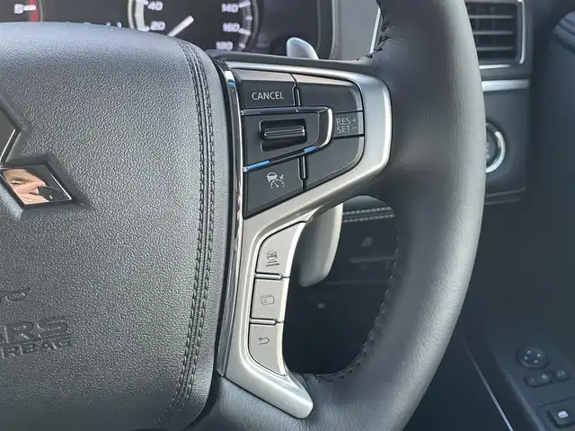 三菱 デリカＤ：５ シャモニー 福島県 2025(令7)年 0.1千km グラファイトグレーメタリック/ブラックマイカ 登録済未使用車/4WD/e-アシスト/・衝突被害軽減ブレーキシステム/・車線逸脱警報システム/・レーダークルーズコントロール/・オートマチックハイビーム/・誤発信抑制機能/純正メモリナビゲーション/【CD/DVD/Bluetooth/HDMI/フルセグTV】/型番：EX11NX/マルチアラウンドモニター/両側パワースライドドア/パワーバックドア/ハーフレザーシート/・運転席パワーシート/スマートキー/・プッシュスタート/・スペアキー/LEDヘッドライト/・オートライト/・オートハイビーム/・フォグランプ/本革巻きステアリング/・パドルシフト/・ステアリングリモコン/・ステアリングヒーター/取扱説明書/新車時保証書