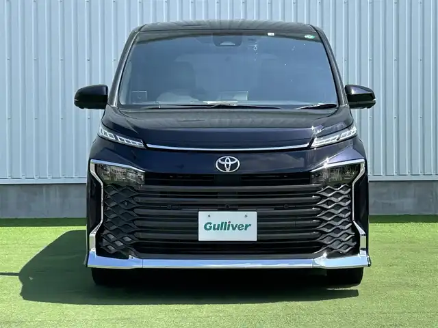 トヨタ ヴォクシー S－Z 香川県 2022(令4)年 2.4万km スパークリングブラックパールクリスタルシャイン 登録時走行距離：23196km/メーカー純正ナビ/　CD DVD BT フルセグTV/全方位カメラ/モデリスタフルエアロ/両側パワースライドドア/パワーバックドア/プリクラッシュセーフティシステム/レーンキープアシスト/レーダークルーズコントロール/ブラインドスポットモニター/クリアランスソナー/パーキングアシスト/オートハイビーム/LEDヘッドライト/オートライト/レベライザヘッドライト/MTモード付AT/電子パーキングブレーキ/横滑り防止装置/前後ドライブレコーダー/ビルトインETC/ハーフレザーシート/シートヒーター/革巻きステアリング/ステアリングスイッチ/プッシュスタート/スマートキー