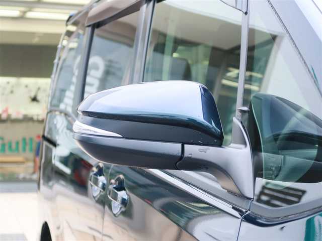 トヨタ ヴォクシー V 千葉県 2016(平28)年 3.4万km ブラッキッシュアゲハガラスフレーク 純正9インチSDナビ/・バックカメラ /・フルセグTV/・CD/DVD再生/・Bluetooth/・AM/FMラジオ/純正フリップダウンモニター/両側パワースライドドア/トヨタセーフティセンス/・クルーズコントロール/・プリクラッシュセーフティ/・オートマチックハイビーム/・レーンディパーチャーアラート/ETC/ドライブレコーダー/ステアリングスイッチ/革巻きステアリング&シフトノブ/プッシュスタート/ドアバイザー/ゴムマット/保証書/スペアキー