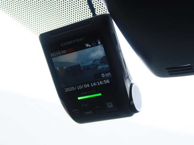 トヨタ ヴォクシー V 千葉県 2016(平28)年 3.4万km ブラッキッシュアゲハガラスフレーク 純正9インチSDナビ/・バックカメラ /・フルセグTV/・CD/DVD再生/・Bluetooth/・AM/FMラジオ/純正フリップダウンモニター/両側パワースライドドア/トヨタセーフティセンス/・クルーズコントロール/・プリクラッシュセーフティ/・オートマチックハイビーム/・レーンディパーチャーアラート/ETC/ドライブレコーダー/ステアリングスイッチ/革巻きステアリング&シフトノブ/プッシュスタート/ドアバイザー/ゴムマット/保証書/スペアキー