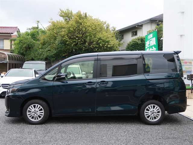トヨタ ヴォクシー V 千葉県 2016(平28)年 3.4万km ブラッキッシュアゲハガラスフレーク 純正9インチSDナビ/・バックカメラ /・フルセグTV/・CD/DVD再生/・Bluetooth/・AM/FMラジオ/純正フリップダウンモニター/両側パワースライドドア/トヨタセーフティセンス/・クルーズコントロール/・プリクラッシュセーフティ/・オートマチックハイビーム/・レーンディパーチャーアラート/ETC/ドライブレコーダー/ステアリングスイッチ/革巻きステアリング&シフトノブ/プッシュスタート/ドアバイザー/ゴムマット/保証書/スペアキー