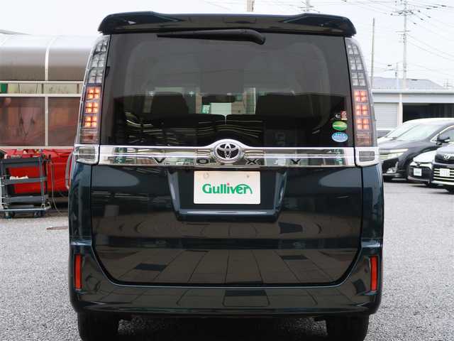トヨタ ヴォクシー V 千葉県 2016(平28)年 3.4万km ブラッキッシュアゲハガラスフレーク 純正9インチSDナビ/・バックカメラ /・フルセグTV/・CD/DVD再生/・Bluetooth/・AM/FMラジオ/純正フリップダウンモニター/両側パワースライドドア/トヨタセーフティセンス/・クルーズコントロール/・プリクラッシュセーフティ/・オートマチックハイビーム/・レーンディパーチャーアラート/ETC/ドライブレコーダー/ステアリングスイッチ/革巻きステアリング&シフトノブ/プッシュスタート/ドアバイザー/ゴムマット/保証書/スペアキー