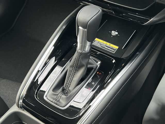 ホンダ ヴェゼル ハイブリッド e:HEV Z 三重県 2025(令7)年 0.1千km プラチナホワイトパール 登録済未使用車 /純正ナビ /バックカメラ/BSM /ワイヤレス充電器 /ビルトインETC2.0 /パワーバックドア /ステアリングヒーター/スペアキー /コーナーセンサー /レーダークルーズコントロール/レーンキープアシスト/USB・タイプC給電/シートヒーター /ハーフレザー /LEDヘッドライト/オートハイビーム/オートライト/禁煙車