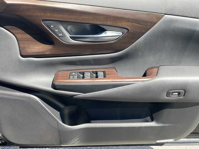 トヨタ クラウン ハイブリッド G－エグゼクティブ 大阪府 2021(令3)年 7.9万km プレシャスブラックパール TRDエアロ/トヨタセーフティセンス/プリクラッシュセーフティ/レーントレーシングアシスト/レーンディパーチャーアラート/レーダークルーズコントロール/アダプティブドライビングアシスト/ロードサインアシスト/ドライバー異常時対応システム/プロアクティブドライビングアシスト/発進遅れ告知機能/緊急時操舵支援/フロントクロストラフィックアシスト/レーンチェンジアシスト/カーブ速度抑制機能/パーキングサポートブレーキー/クリアランスソナー/ブラインドスポットモニター/電動パーキングブレーキ/ブレーキホールド/純正ナビ/フルセグTV/CD/DVD/BT/アラウンドビューモニター/デジタルインナーミラー/温冷席/ステアリングヒーター/オートワイパー/パワーシート/シートメモリー/ビルトインETC２．０/三眼LEDライト/純正アルミホイール/純正フロアマット