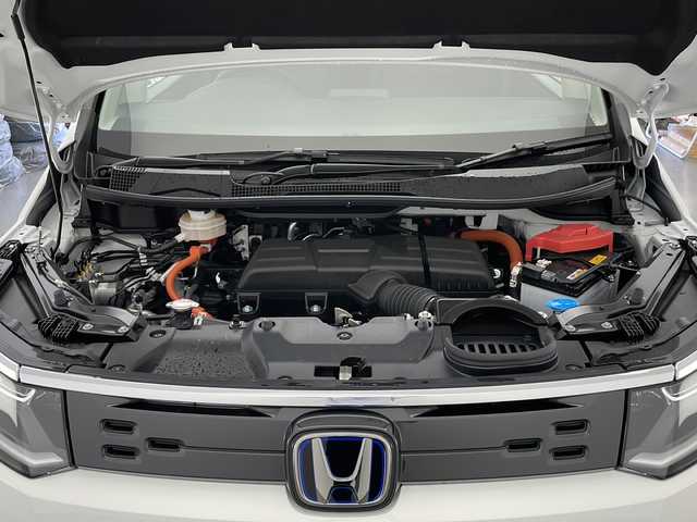 ホンダ ステップワゴン eHEV エアー EX 長野県 2025(令7)年 0.1千km プラチナホワイトパール ホンダセンシング/横滑り防止/衝突被害軽減/路外逸脱抑制機能/踏み間違え防止衝突被害軽減システム/レーンキープアシスト/ブラインドスポットモニター/両側パワスラ/パドルシフト/ステアリングスイッチ/二列目サンシェード/前後コーナーセンサー/クルーズコントロール追従走行有/前席シートヒーター/電動リアゲート/LEDヘッドライト/スペアキー1本