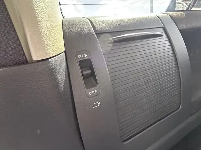 日産 エルグランド ハイウェイスター 愛知県 2005(平17)年 11.5万km スパークリングシルバー 登録時走行距離１１５１４２キロ/純正ナビゲーション/ＡＭＦＭラジオ/ＤＶＤ/ＣＤ/MD/ワンセグＴＶ/バックカメラ/ＥＴＣ/片側パワースライドドア/純正フロアマット/クォーターガラス開閉/純正アルミホイール/フォグランプ/ＡＦＳ/スペアキー/取扱説明書