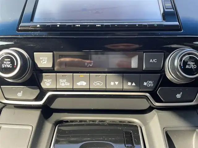 ホンダ ＣＲ－Ｖ EX・マスターピース 三重県 2021(令3)年 5.3万km プラチナホワイトパール 登録時走行距離　５２４１３ｋｍ/禁煙車/サンルーフ/黒皮シート/ルーフレール/純正ナビ/AM/FM/TV/Bluetooth/CD/DVD/TV（フルセグ）/バックカメラ/ビルトインETC/レーダークルコン/ステアリングスイッチ/パドルシフト/シートメモリー/パワーシート/パワーバックドア/プリクラ/レーンキープアシスト/オートライト/アイドリングストップ/純正フロアマット/スペアキー